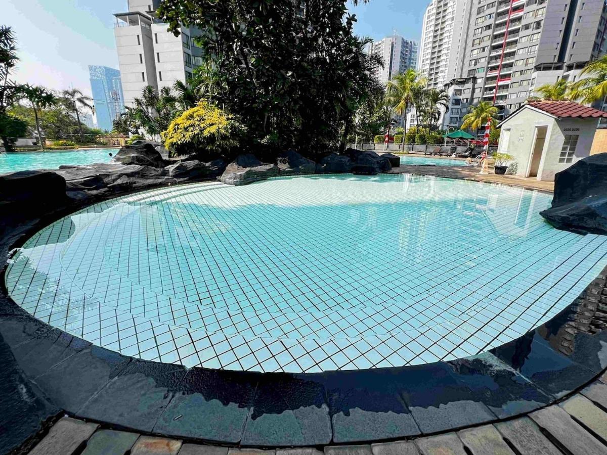 Large 3br Rasuna With Pool & Wi-fi By 2ndhome Apartemen *